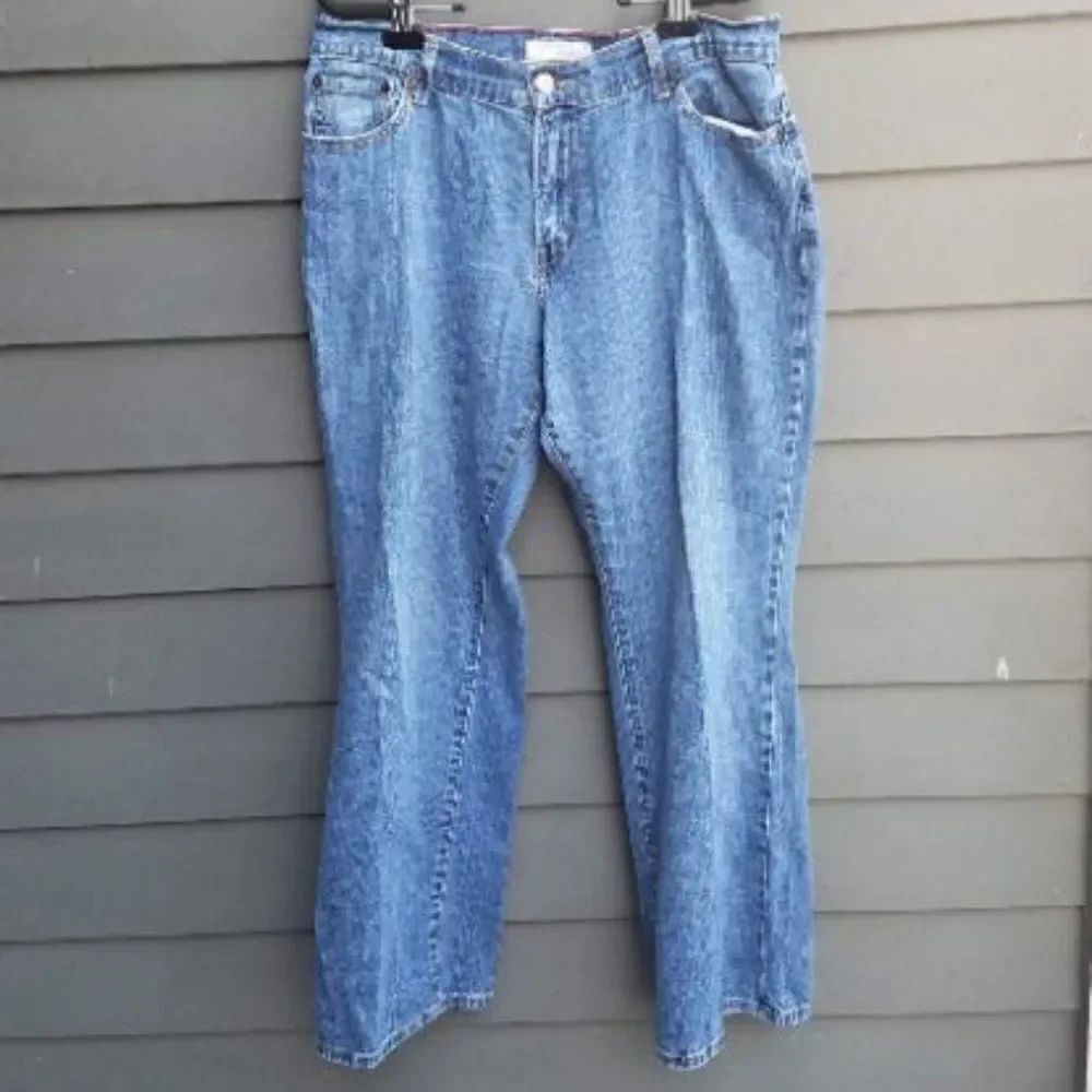Levis Relaxed 550 Boot Cut Jeans size 14M
